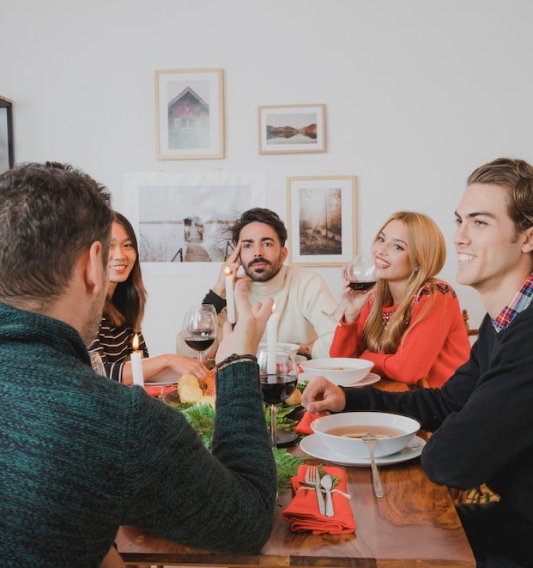 christmas-dinner-with-young-friends_23-2147715631